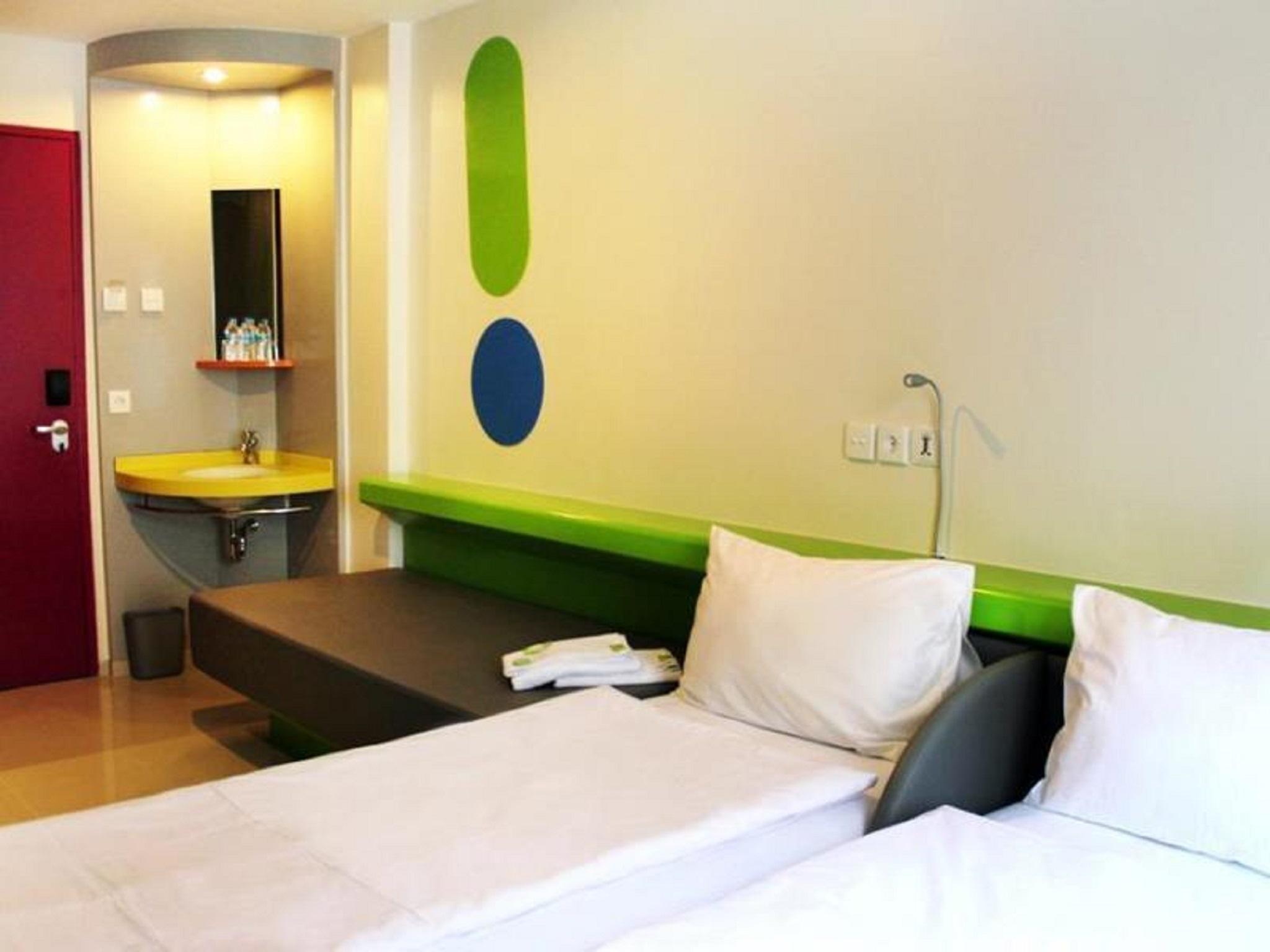 Pop! Hotel Tebet Jakarta Eksteriør billede