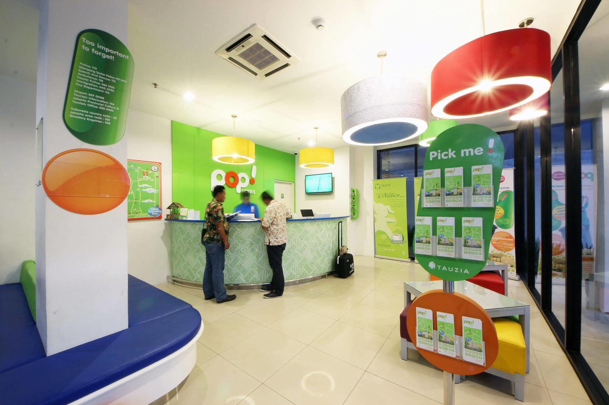 Pop! Hotel Tebet Jakarta Eksteriør billede