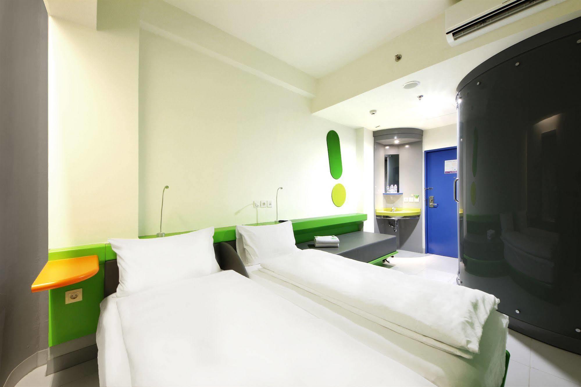 Pop! Hotel Tebet Jakarta Eksteriør billede